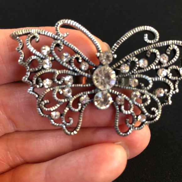 Wide Silver Rhinestone Butterfly Ring - Picture 5 of 6